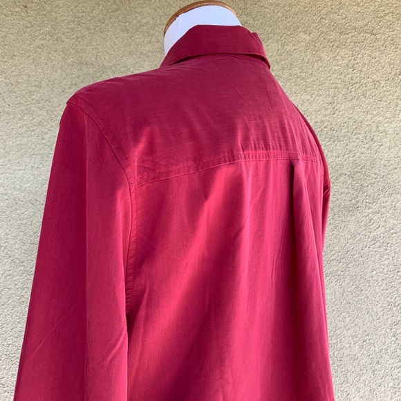 Chico’s Raspberry Red Button Down Shirt Size 12-14 - Picture 7 of 8